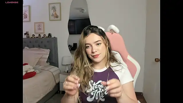 Snapshot of samysweet_8 chatting on 01.11.25 samysweet 8 online show from 01.11.25