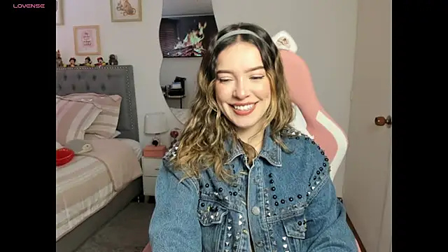 Snapshot of samysweet_8 chatting on 02.01.25 samysweet 8 online show from 02.01.25