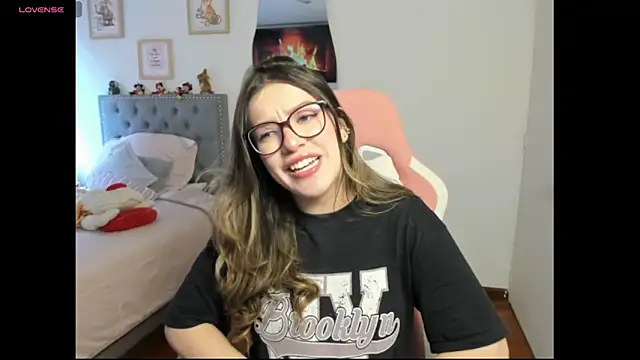 Snapshot of samysweet_8 chatting on 09.16.25 samysweet 8 online show from 09.16.25