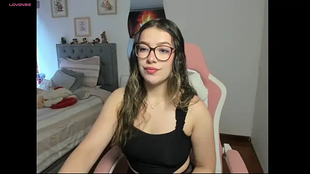 Snapshot of samysweet_8 chatting on 10.03.25 samysweet 8 online show from 10.03.25