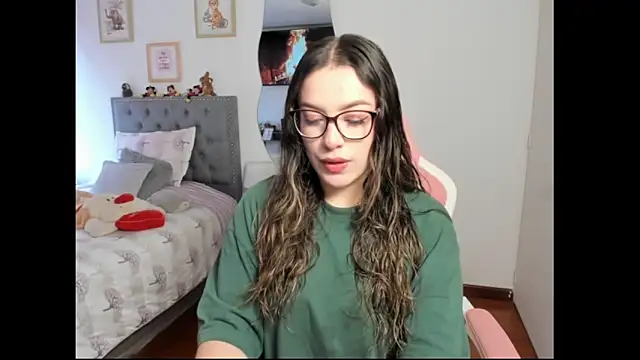 Snapshot of samysweet_8 chatting on 10.25.25 samysweet 8 online show from 10.25.25