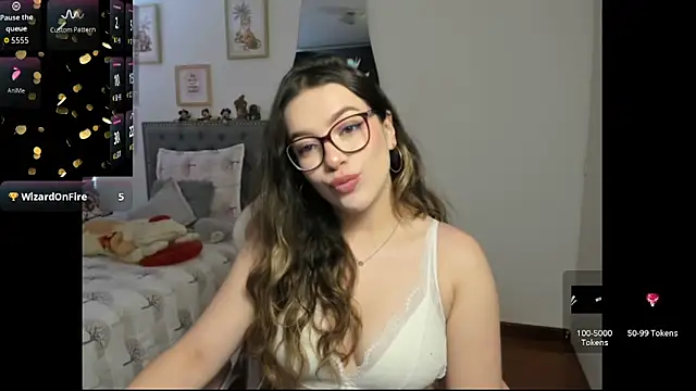 Snapshot of samysweet_8 chatting on 11.19.25 samysweet 8 online show from 11.19.25