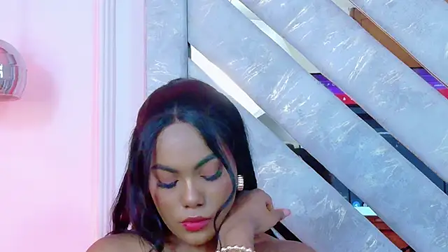 Sara Boom online show from 12.03.25