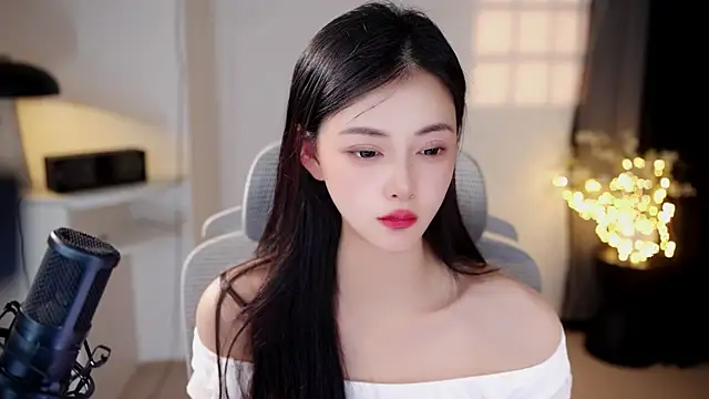 Snapshot of Ocean--Lili chatting on 07.21.26 Ocean--Lili online show from 07.21.26