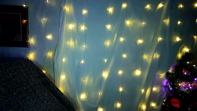 Snapshot of Victoria_Marks chatting on 12.13.24 Victoria Marks online show from 12.13.24