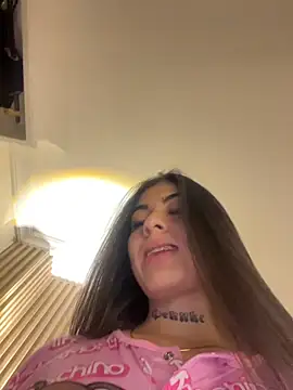 Snapshot of Sarasanders_4 chatting on 10.24.25 Sarasanders 4 online show from 10.24.25