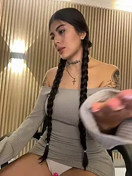 Snapshot of Sarasanders_4 chatting on 10.25.25 Sarasanders 4 online show from 10.25.25