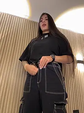 Snapshot of Sarasanders_4 chatting on 11.22.25 Sarasanders 4 online show from 11.22.25