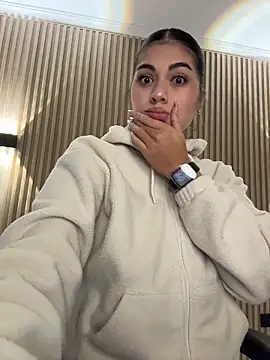 Snapshot of Sarasanders_4 chatting on 11.25.25 Sarasanders 4 online show from 11.25.25