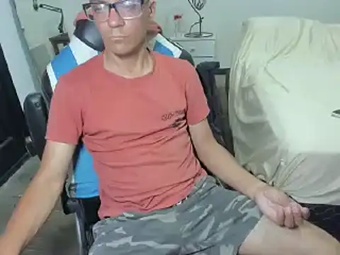 Snapshot of guachin_hunk chatting on 12.23.24 guachin hunk online show from 12.23.24