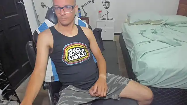 Snapshot of guachin_hunk chatting on 01.07.25 guachin hunk online show from 01.07.25