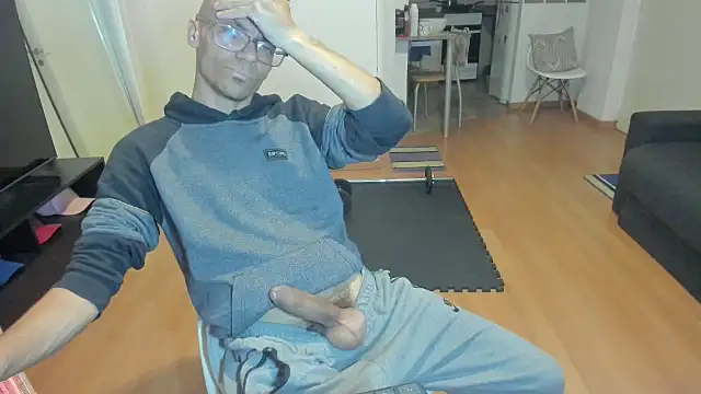 Snapshot of guachin_hunk chatting on 09.10.25 guachin hunk online show from 09.10.25