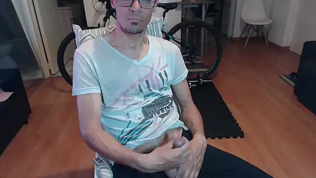 Snapshot of guachin_hunk chatting on 09.22.25 guachin hunk online show from 09.22.25