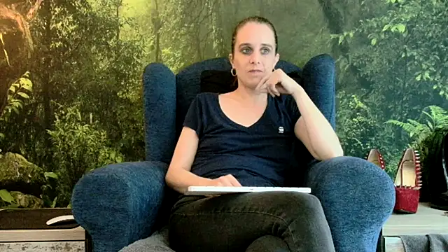 Snapshot of LadyChantale chatting on 03.18.25 LadyChantale online show from 03.18.25