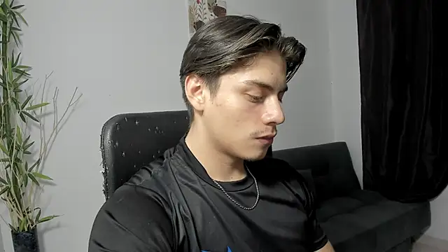 Giordano Russo online show from 12.20.24