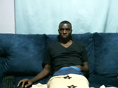 Snapshot of reezly chatting on 03.21.25 reezly online show from 03.21.25