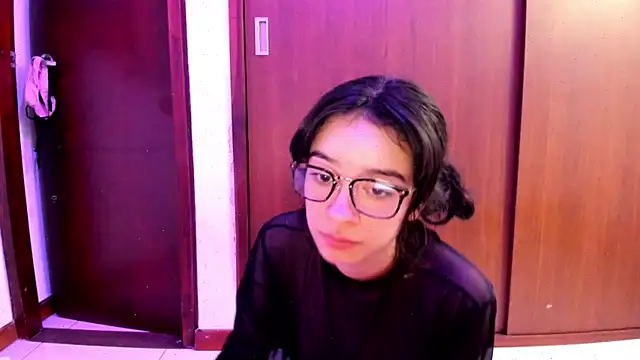 Snapshot of _Lunnaa_ chatting on 02.02.25  Lunnaa  online show from 02.02.25