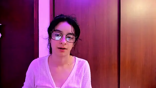 Snapshot of _Lunnaa_ chatting on 02.03.25  Lunnaa  online show from 02.03.25