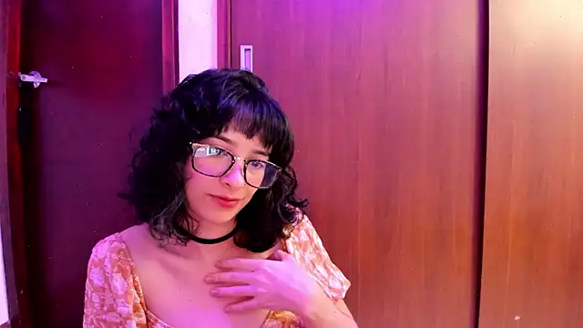 Snapshot of _Lunnaa_ chatting on 03.23.25  Lunnaa  online show from 03.23.25