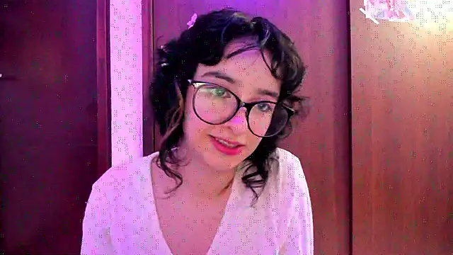 Snapshot of _Lunnaa_ chatting on 09.26.25  Lunnaa  online show from 09.26.25