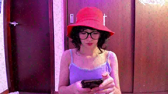 Snapshot of _Lunnaa_ chatting on 10.11.25  Lunnaa  online show from 10.11.25