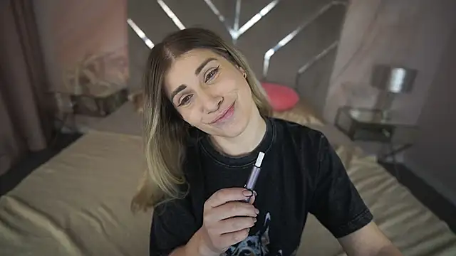 Snapshot of CassandraGood chatting on 02.05.25 CassandraGood online show from 02.05.25