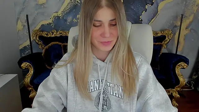 Snapshot of CassandraGood chatting on 02.07.25 CassandraGood online show from 02.07.25