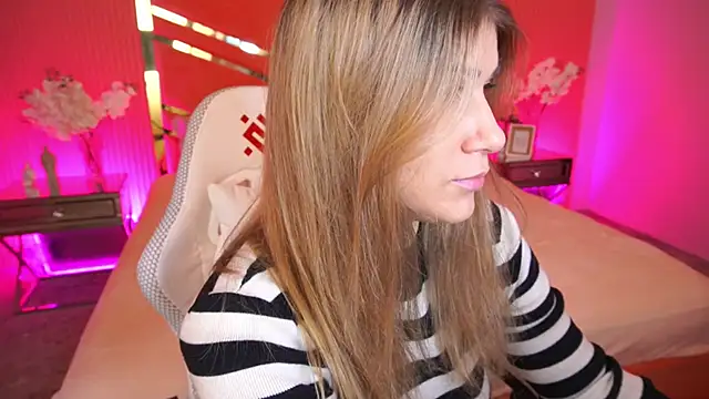 Snapshot of CassandraGood chatting on 09.27.25 CassandraGood online show from 09.27.25