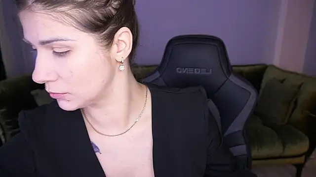 CassandraGood online show from 11.26.25