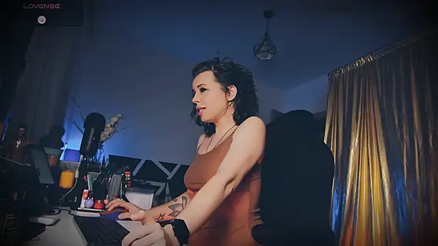 Snapshot of LisaDove chatting on 03.01.25 LisaDove online show from 03.01.25