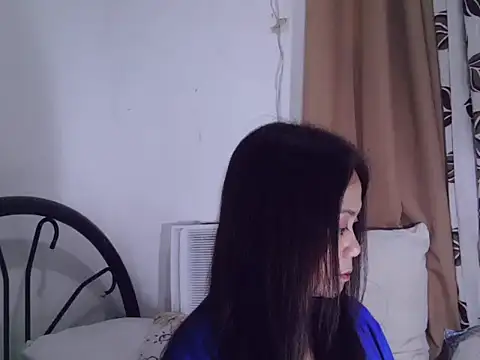 Snapshot of mommylicious chatting on 03.10.25 mommylicious online show from 03.10.25