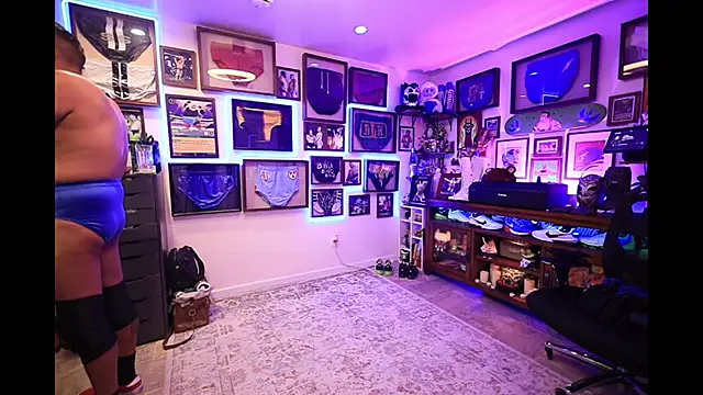 Snapshot of Briefs_bud chatting on 02.11.25 Briefs bud online show from 02.11.25