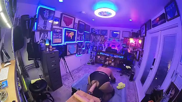 Snapshot of Briefs_bud chatting on 02.14.25 Briefs bud online show from 02.14.25