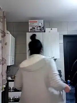 Snapshot of x__KHALEESI__x chatting on 12.23.24 x KHALEESI x online show from 12.23.24