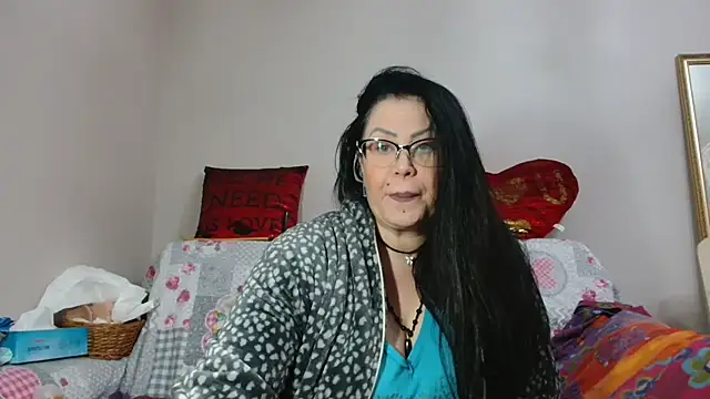 Snapshot of x__KHALEESI__x chatting on 12.27.24 x KHALEESI x online show from 12.27.24