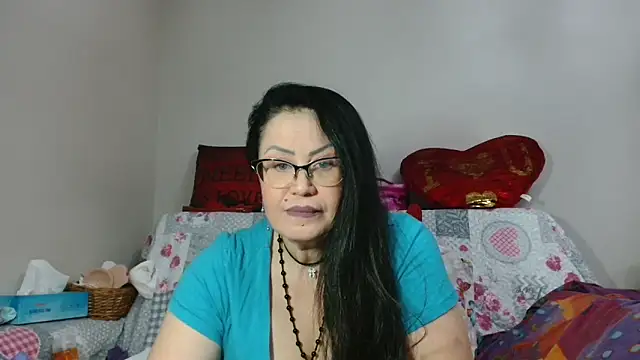 Snapshot of x__KHALEESI__x chatting on 12.28.24 x KHALEESI x online show from 12.28.24