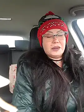 Snapshot of x__KHALEESI__x chatting on 12.30.24 x KHALEESI x online show from 12.30.24