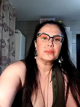 Snapshot of x__KHALEESI__x chatting on 01.11.25 x KHALEESI x online show from 01.11.25