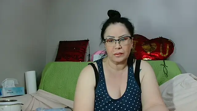 Snapshot of x__KHALEESI__x chatting on 01.25.25 x KHALEESI x online show from 01.25.25