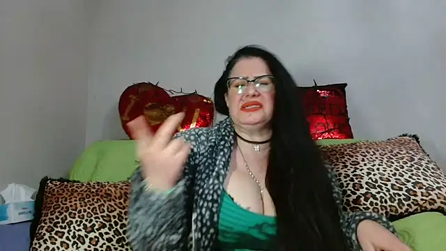 Snapshot of x__KHALEESI__x chatting on 02.11.25 x KHALEESI x online show from 02.11.25