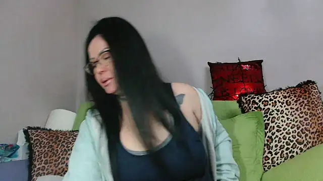 Snapshot of x__KHALEESI__x chatting on 02.16.25 x KHALEESI x online show from 02.16.25