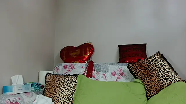 Snapshot of x__KHALEESI__x chatting on 03.12.25 x KHALEESI x online show from 03.12.25