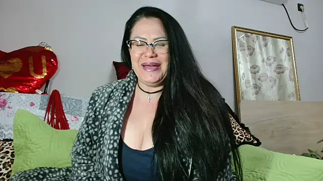 Snapshot of x__KHALEESI__x chatting on 03.12.25 x KHALEESI x online show from 03.12.25