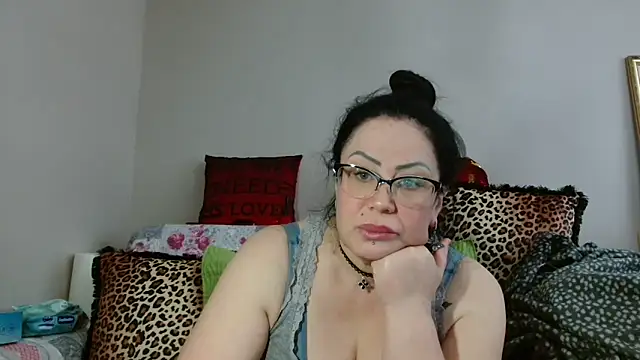 Snapshot of x__KHALEESI__x chatting on 03.19.25 x KHALEESI x online show from 03.19.25