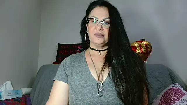 Snapshot of x__KHALEESI__x chatting on 09.13.25 x KHALEESI x online show from 09.13.25