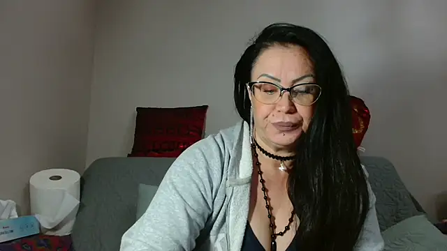 Snapshot of x__KHALEESI__x chatting on 10.02.25 x KHALEESI x online show from 10.02.25