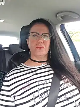 Snapshot of x__KHALEESI__x chatting on 10.13.25 x KHALEESI x online show from 10.13.25