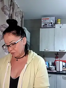 Snapshot of x__KHALEESI__x chatting on 10.15.25 x KHALEESI x online show from 10.15.25