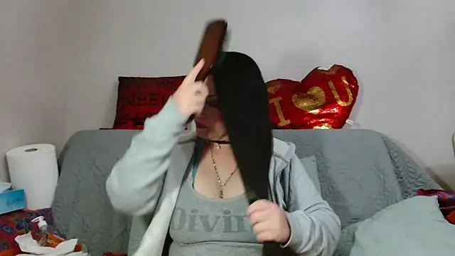 Snapshot of x__KHALEESI__x chatting on 10.19.25 x KHALEESI x online show from 10.19.25