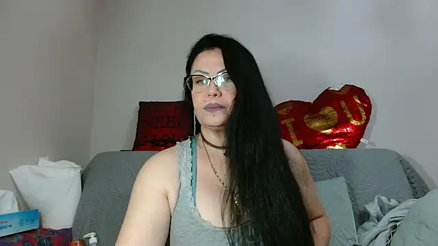 Snapshot of x__KHALEESI__x chatting on 10.22.25 x KHALEESI x online show from 10.22.25